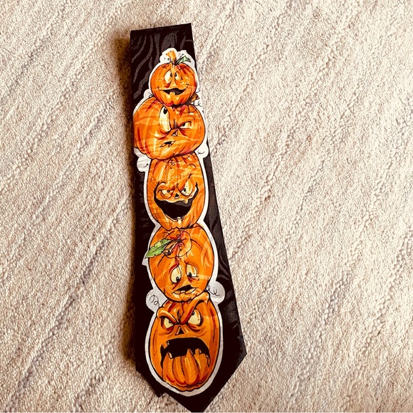A. Rogers 100% Polyester Halloween Jack O Lanters/Pumpkins Tie - Picture 1 of 11